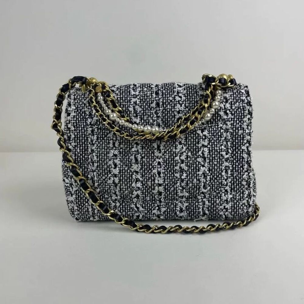 Chanel Women Pre-Loved Bag Very Good Condition - Picture 4 of 9
